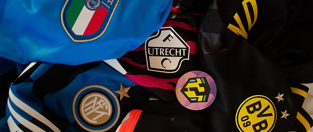 Best Retro Football Kits 2025: Classic Styles Making a Comeback - Zees ...